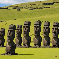Statuile Misterioase Moai de pe Insula Paștelui: Descoperă Sculpturile Istorice ale Insulei